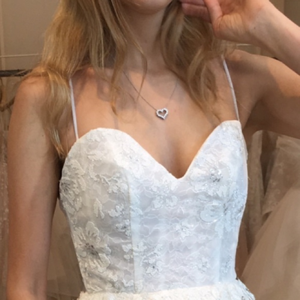 Wedding gown - Picture 8 of 8